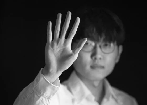 现在，我也会给其他可能需要的人提供建议。